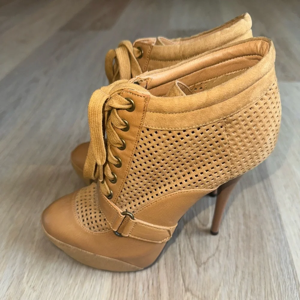 Body Central Vintage Y2K Brown Lace Up Platform Boots - Size 7
